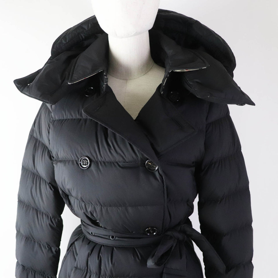 Burberry down coat 8044680 Outer material: 100% nylon, Lining: 100% nylon, Filling: 90% down, Filling: 10% feather, Upper lining: 100% polyester, Collar back: 100% polyester, Leather part: 100% cowhide black Women S