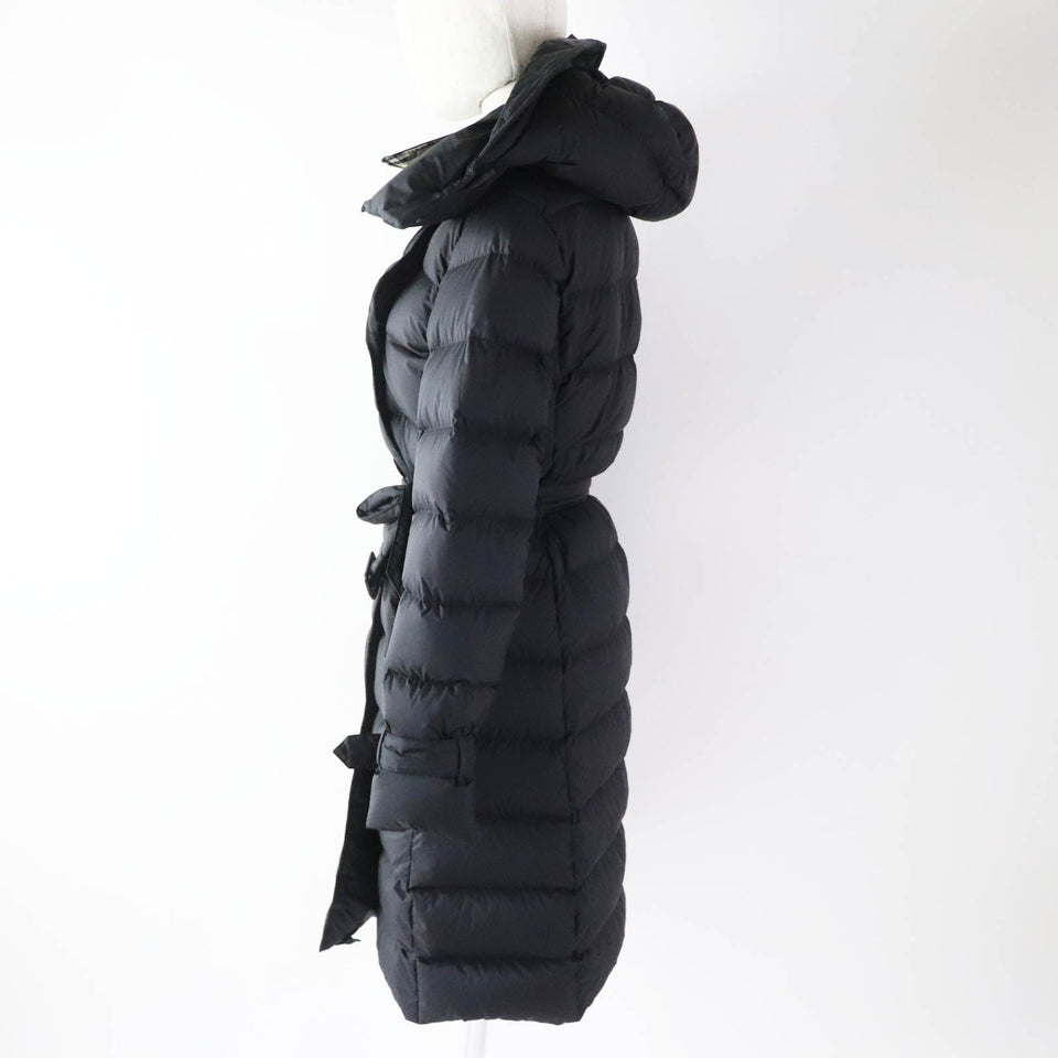 Burberry down coat 8044680 Outer material: 100% nylon, Lining: 100% nylon, Filling: 90% down, Filling: 10% feather, Upper lining: 100% polyester, Collar back: 100% polyester, Leather part: 100% cowhide black Women S