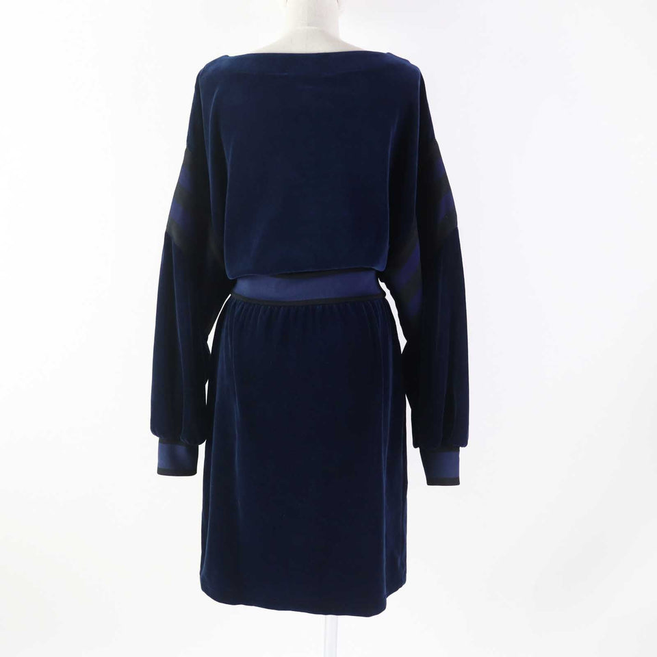 Gucci one piece 695679 Outer: 85% cotton, Outer: 15% nylon, Part: 100% nylon, Lining: 100% cotton, Trimming: 91% polyester, 9% polyurethane, Embroidery: 65% polyester, 31% cotton, 4% nylon Navy Trefoil embroidered chenille dress Women S