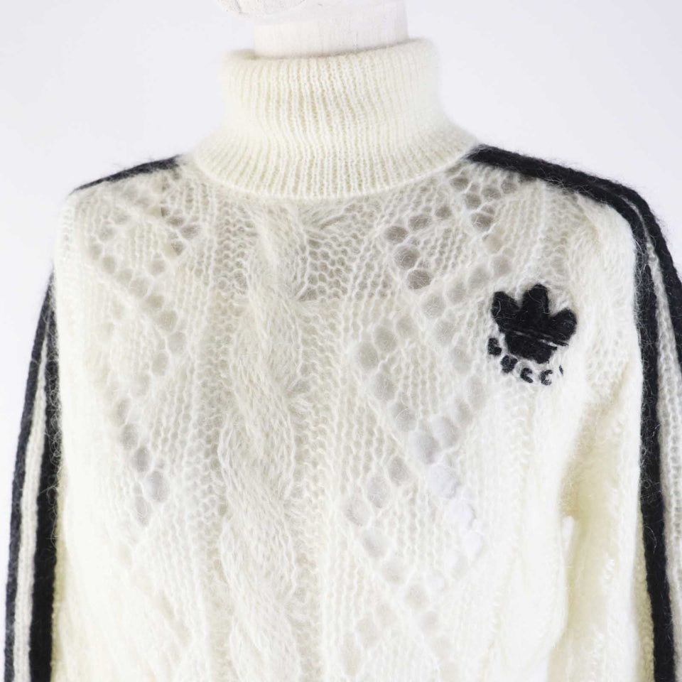Gucci knit 713023 Outer: 67% mohair, Outer: 28% nylon, Outer: 5% wool, Part: 63% mohair, Part: 29% nylon, : 7% wool, 1% polyurethane Embroidery: 67% mohair, 28% nylon, 5% wool Inner: 75% acetate, 25% silk white Women XS
