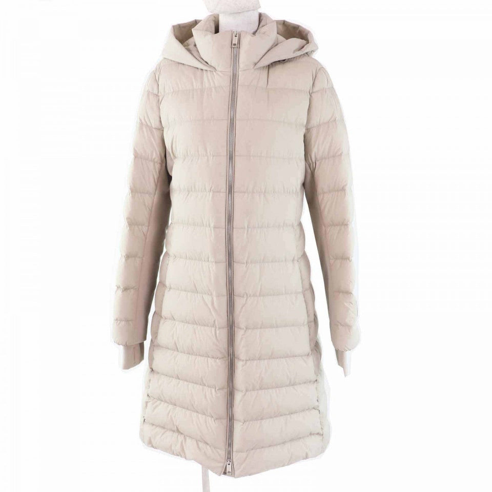 Burberry LONDON down coat Main: 80% nylon, Main: 20% elastane (polyurethane), Lining: 80% nylon, Lining: 20% elastane (polyurethane), Part: 100% polyester, Part: 5% elastane Filling: 90% down, 10% feather light beige Women M