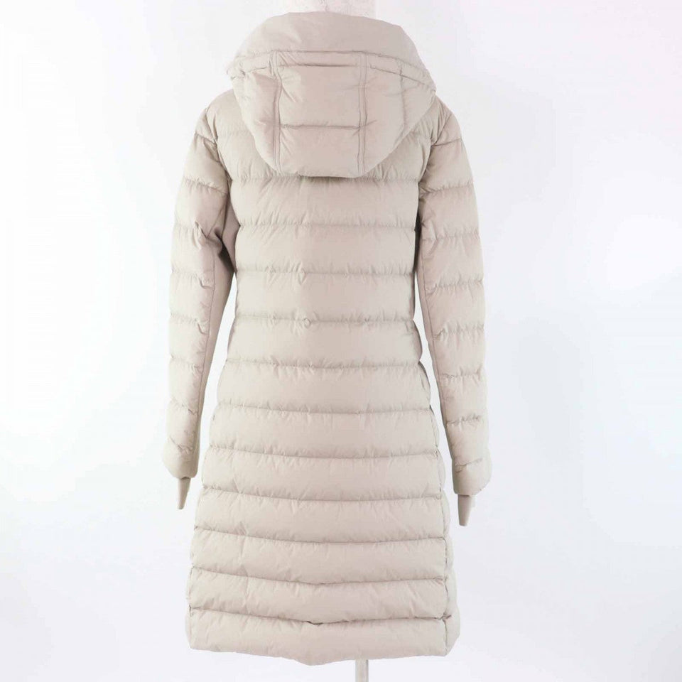 Burberry LONDON down coat Main: 80% nylon, Main: 20% elastane (polyurethane), Lining: 80% nylon, Lining: 20% elastane (polyurethane), Part: 100% polyester, Part: 5% elastane Filling: 90% down, 10% feather light beige Women M