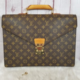 Handbag Designer By Louis Vuitton Size: Medium
