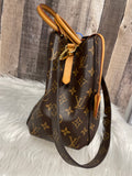 Handbag Luxury Designer By Louis Vuitton Size: Medium