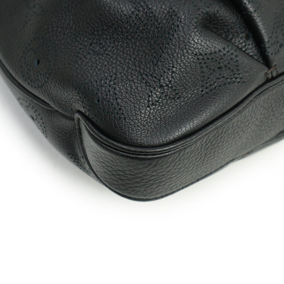 Louis Vuitton Beaubourg Hobo MM Mahina Leather Shoulder Bag Black