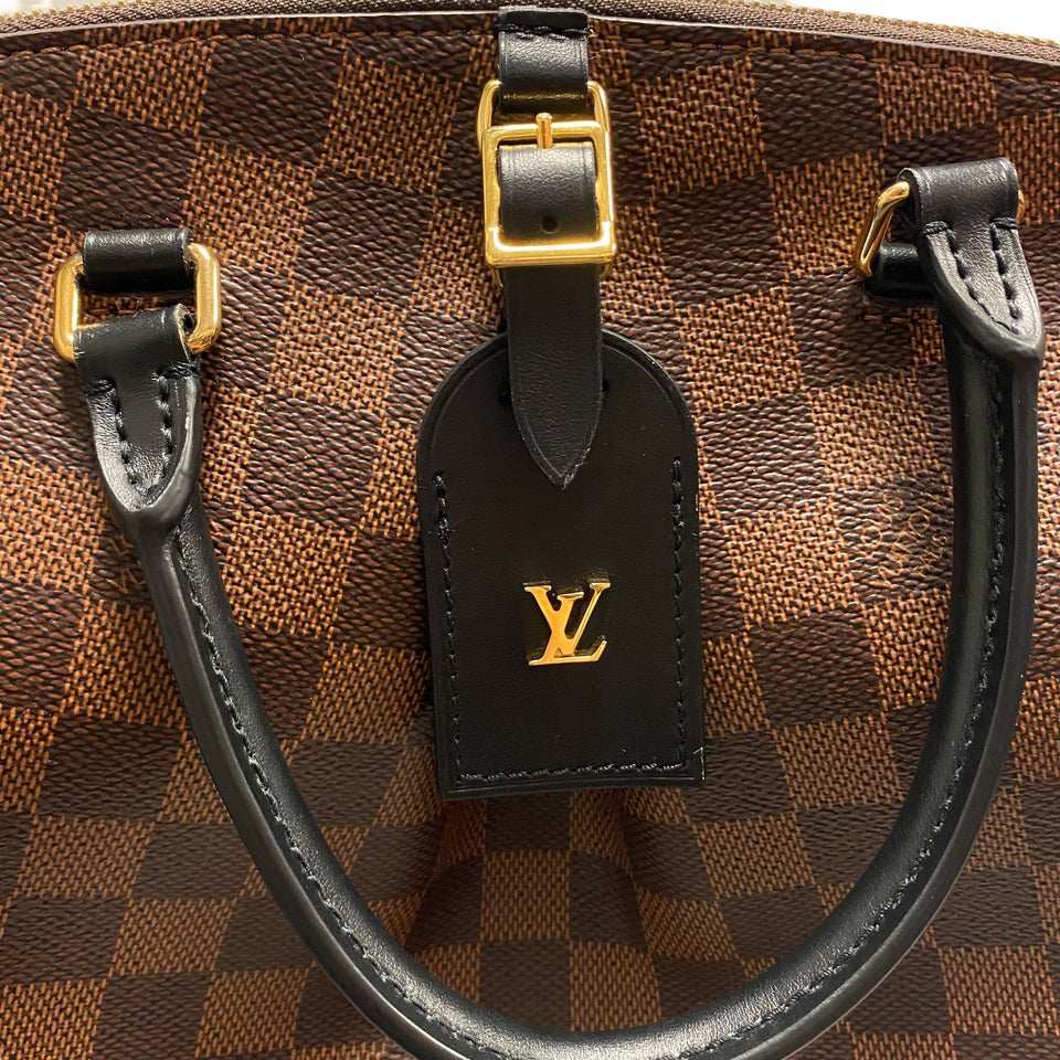 Handbag Luxury Designer By Louis Vuitton Size: Medium
