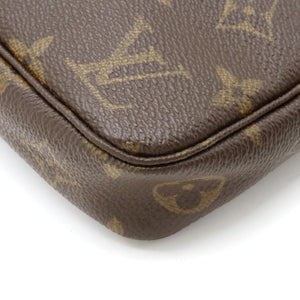 Louis Vuitton Pochette Accessoires Clutch