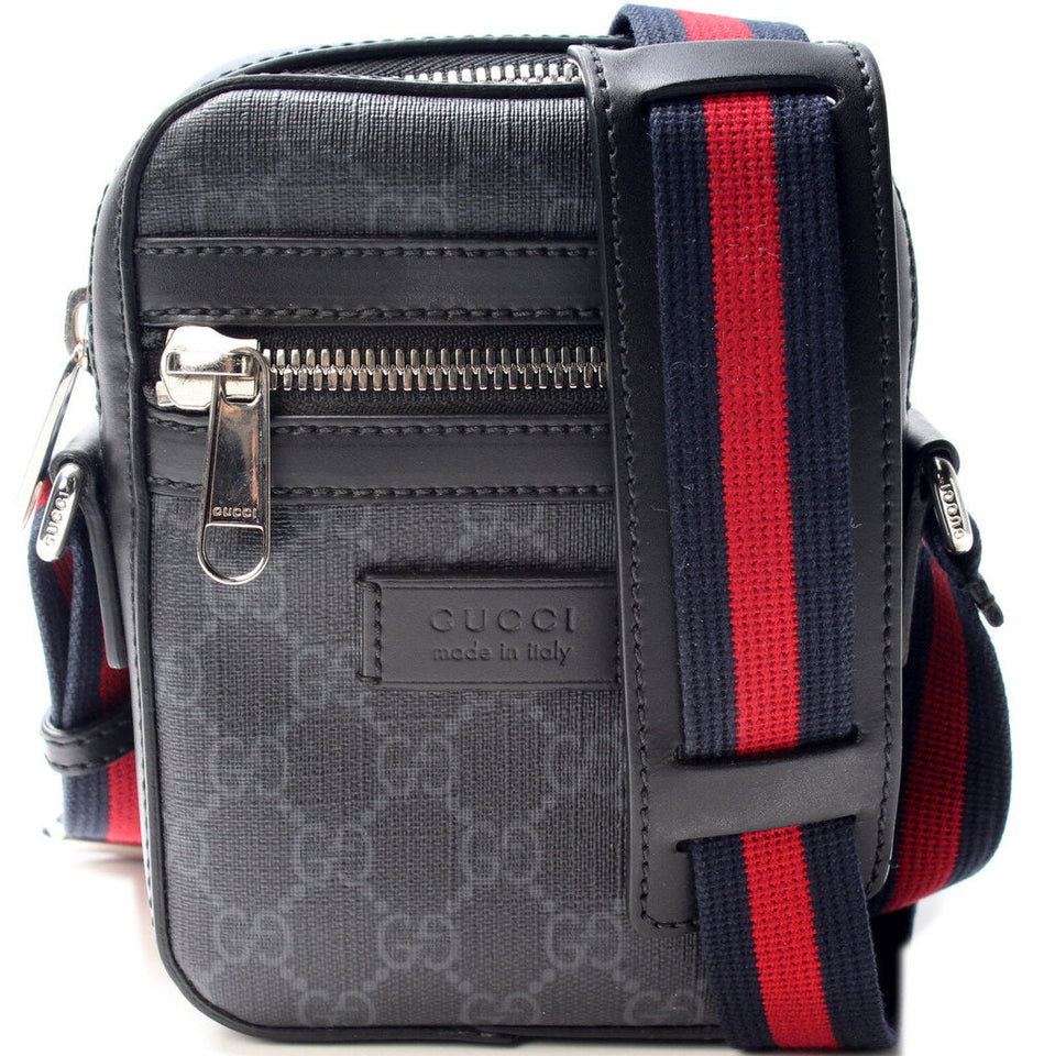 Gucci 598103 GG Supreme Messenger Bag