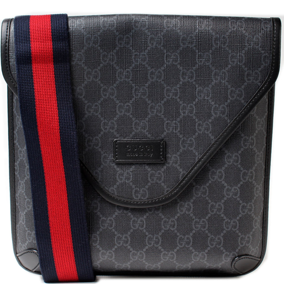 Gucci 599521 GG Supreme Messenger Bag