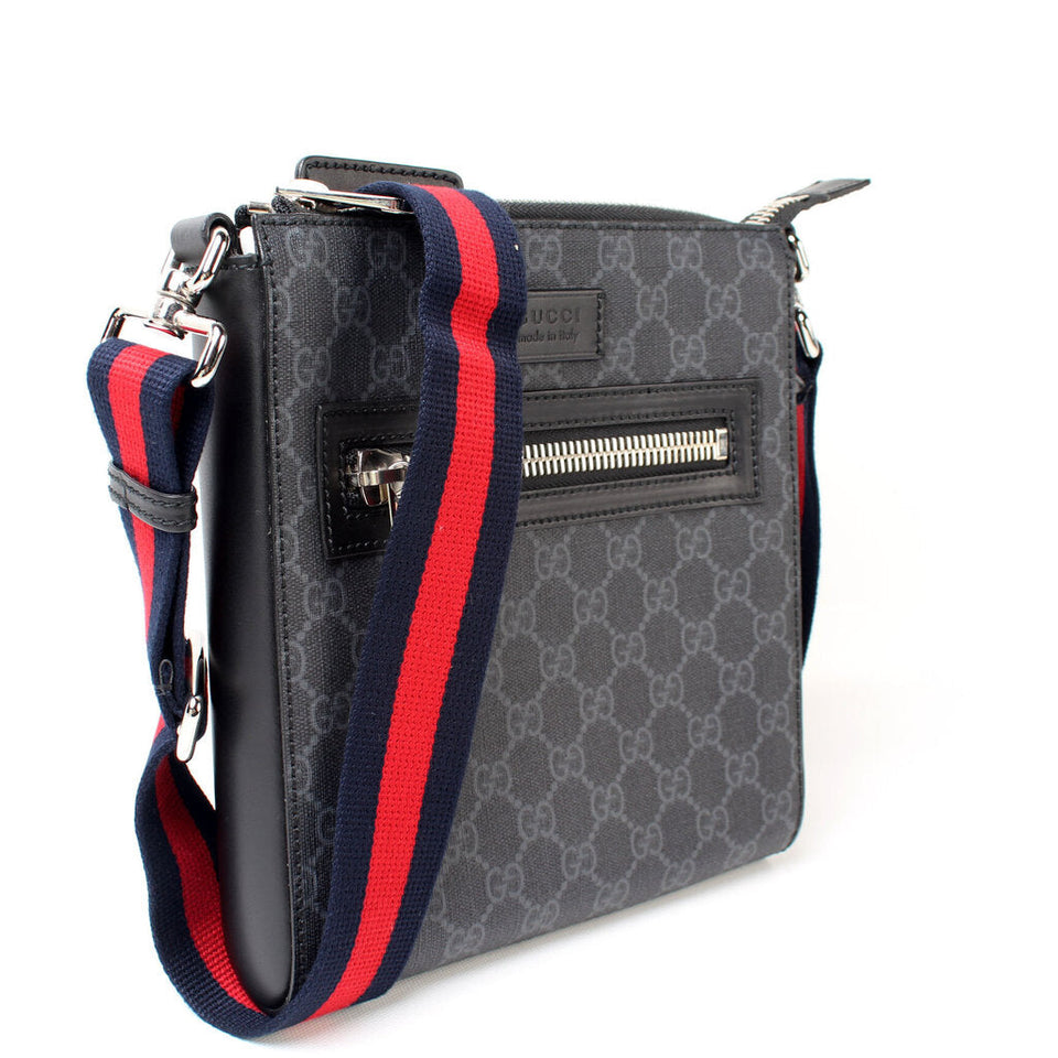 Gucci 523599 GG Supreme Messenger Bag