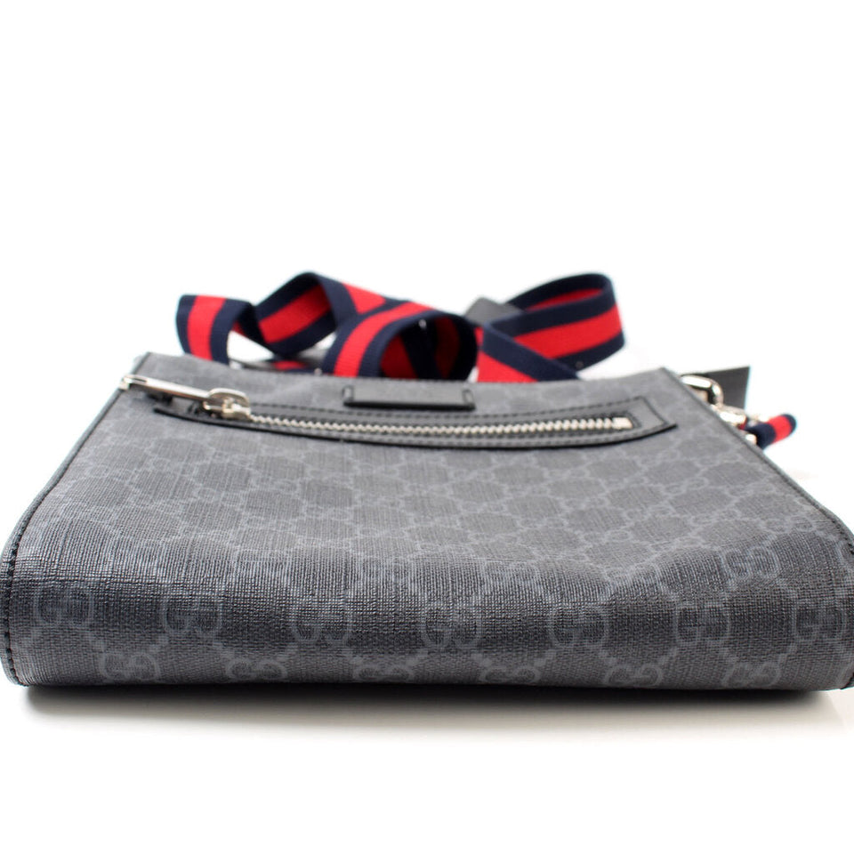 Gucci 523599 GG Supreme Messenger Bag