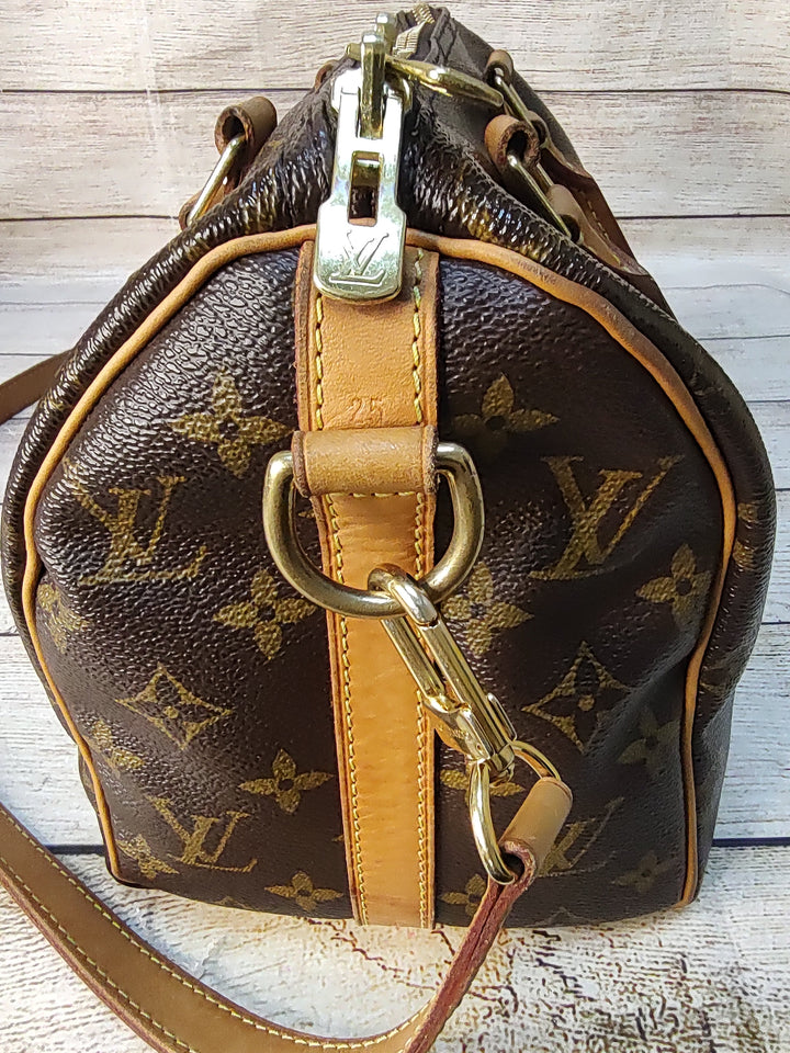 Handbag Luxury Designer By Louis Vuitton Size: Medium