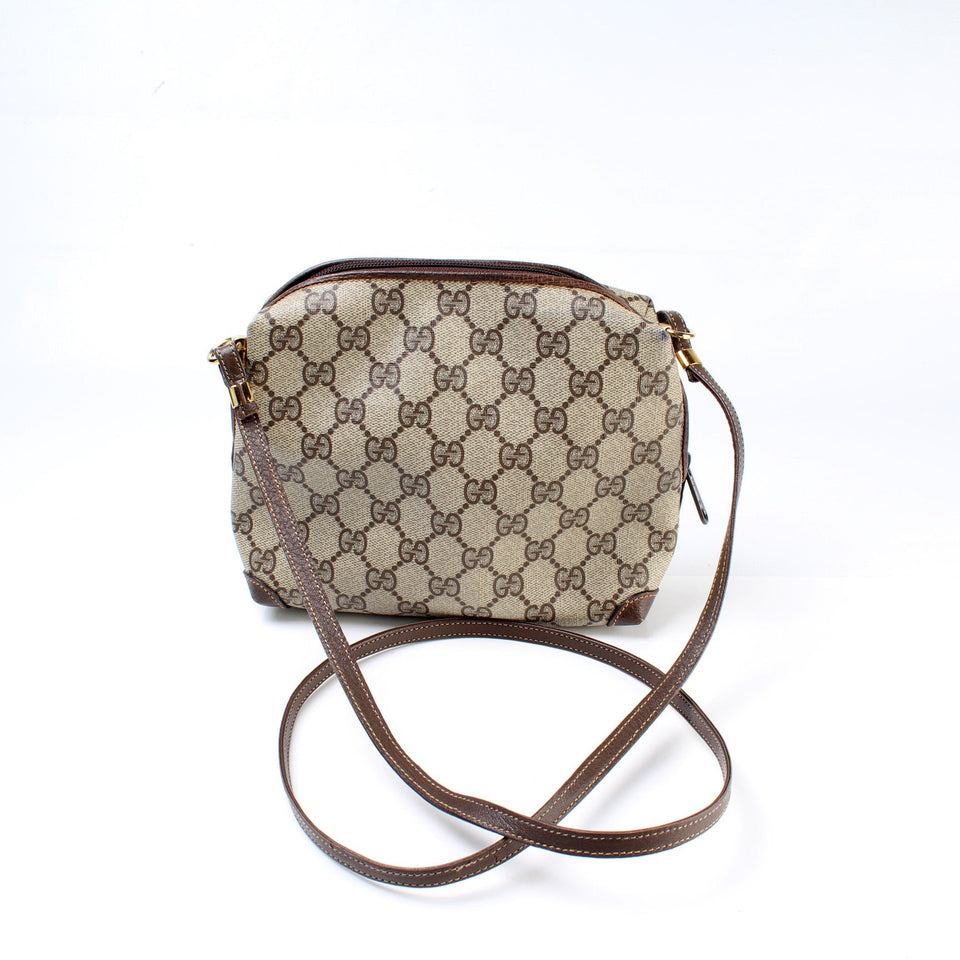 Gucci 67-01-4916 Interlocking GG Shoulder Vintage Bag