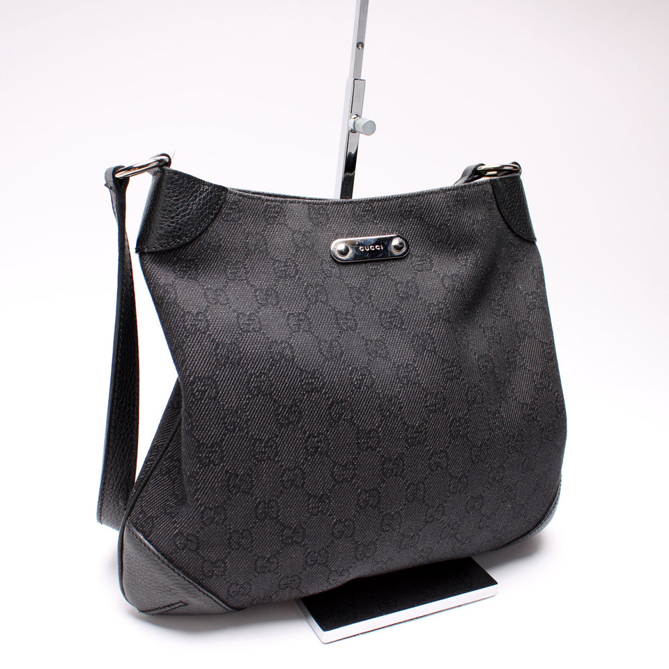 Gucci 196140 GG Canvas Shoulder Bag