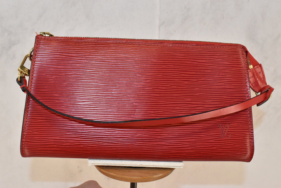 Handbag Designer By Louis Vuitton Size: Small