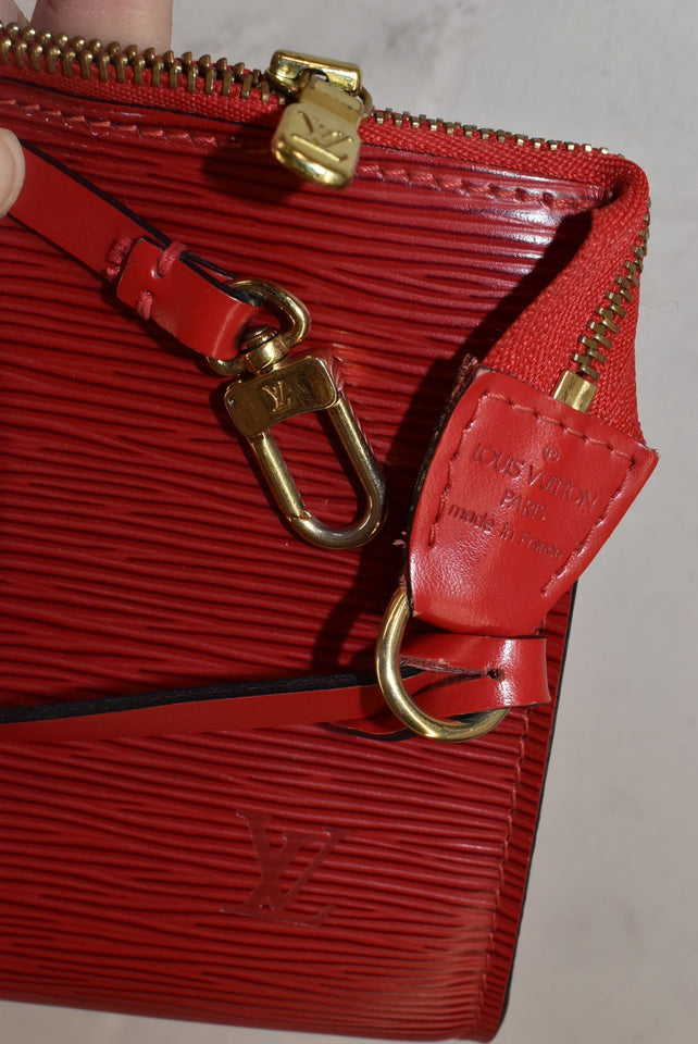 Handbag Designer By Louis Vuitton Size: Small