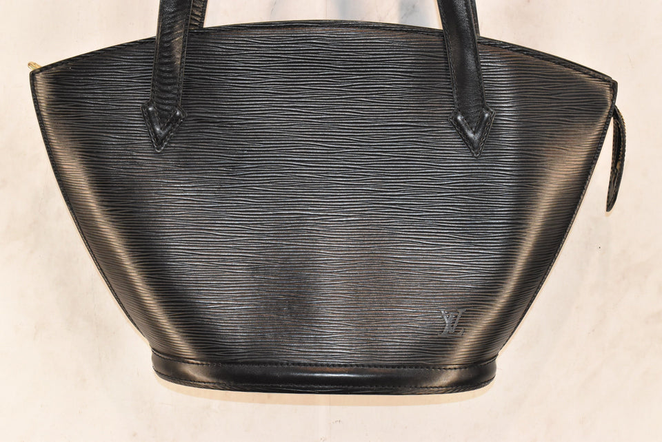 Handbag Luxury Designer By Louis Vuitton Size: Medium