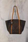 Handbag Designer By Louis Vuitton Size: Large