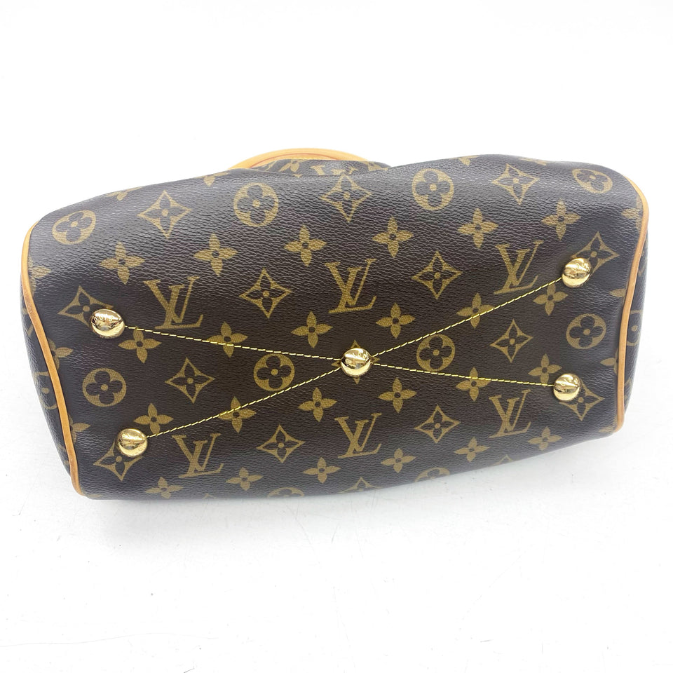 Handbag Luxury Designer By Louis Vuitton Size: Medium