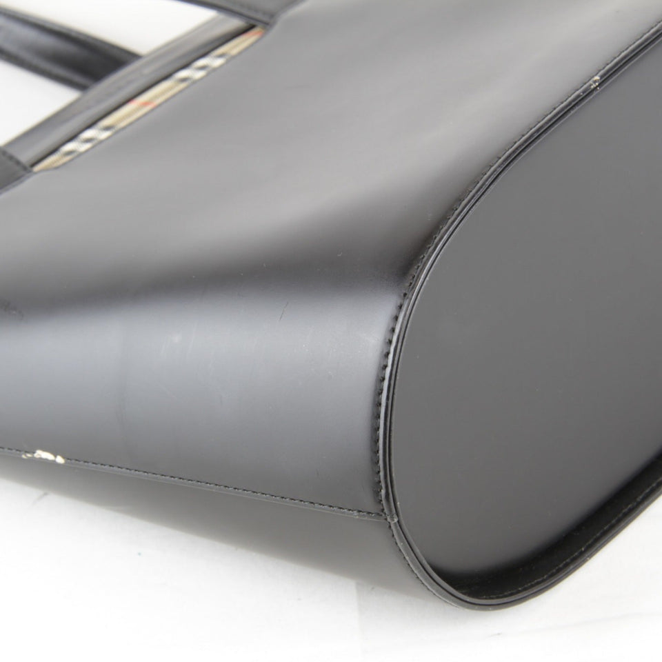 Burberry Black Leather Handbag ( )