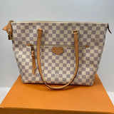 Handbag Designer By Louis Vuitton Size: Large