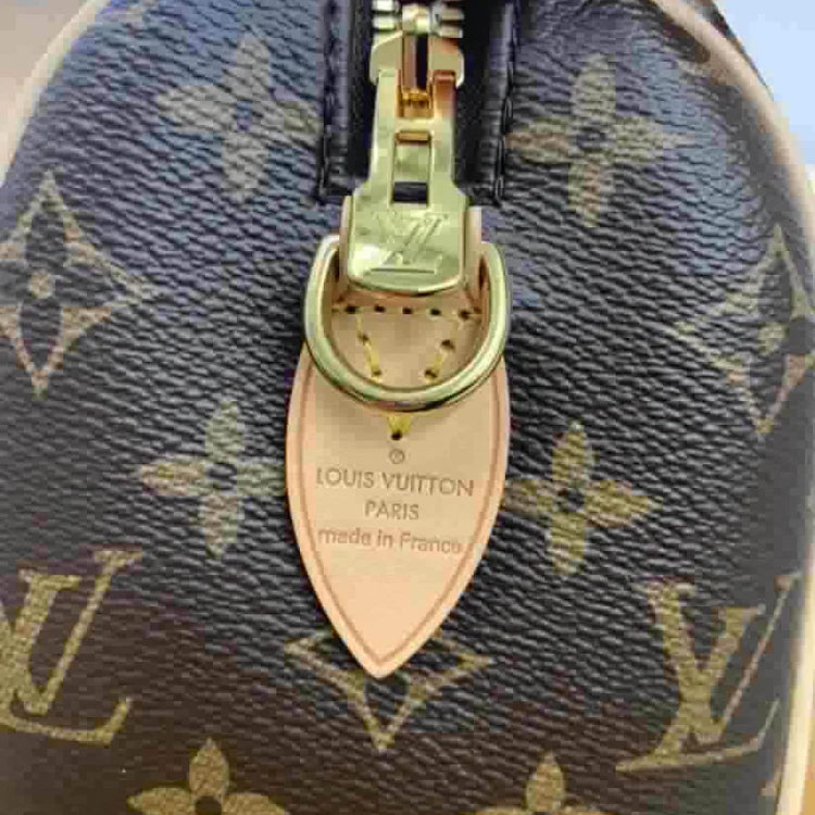Louis Vuitton Bandoulière 20 Handbag