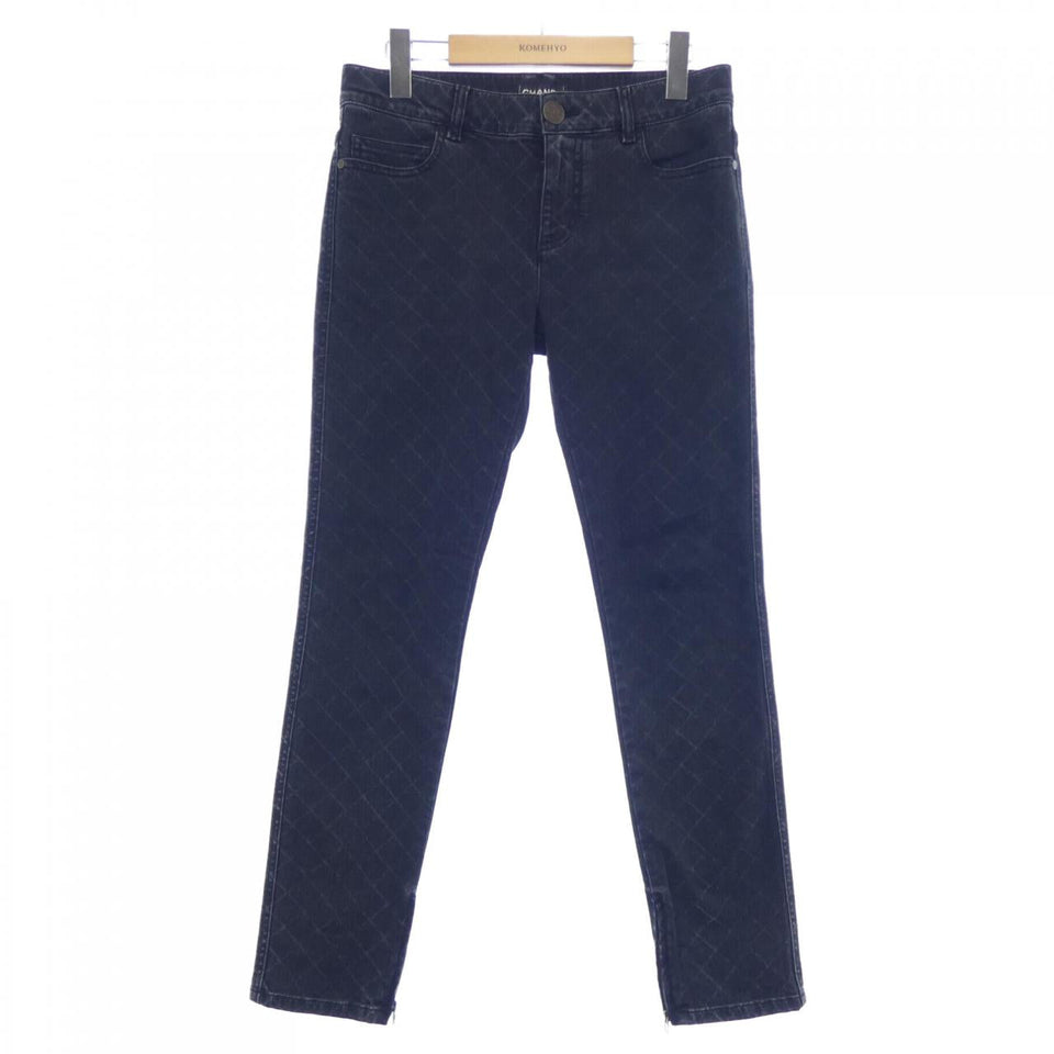 Chanel P56067V42237 Jeans