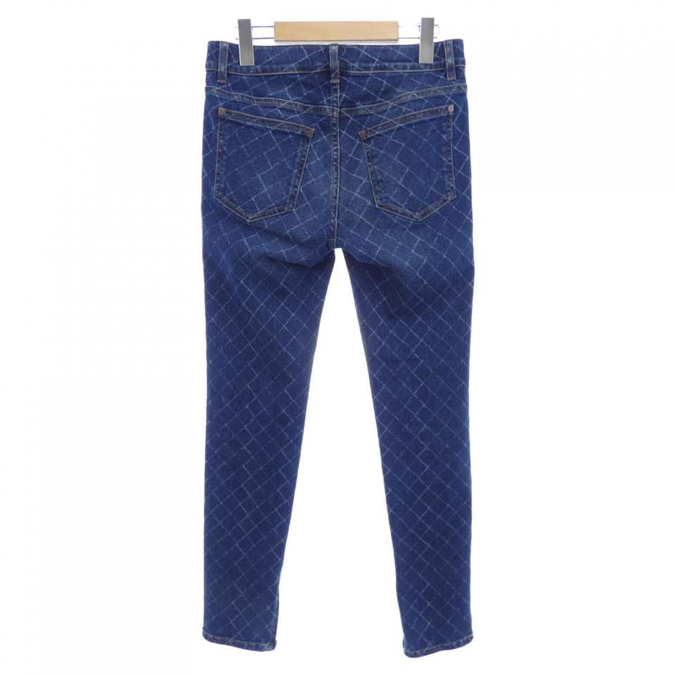 Chanel P56067V42287 Jeans