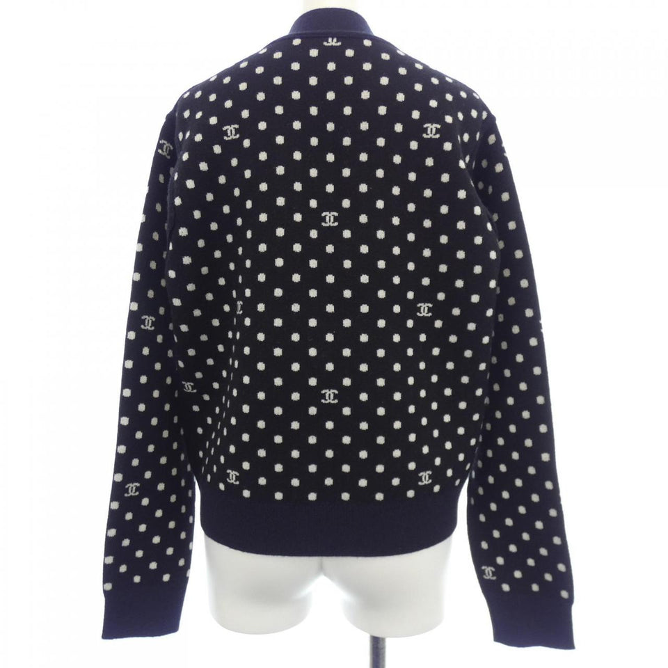 Chanel P76962K11096 Cashmere igan