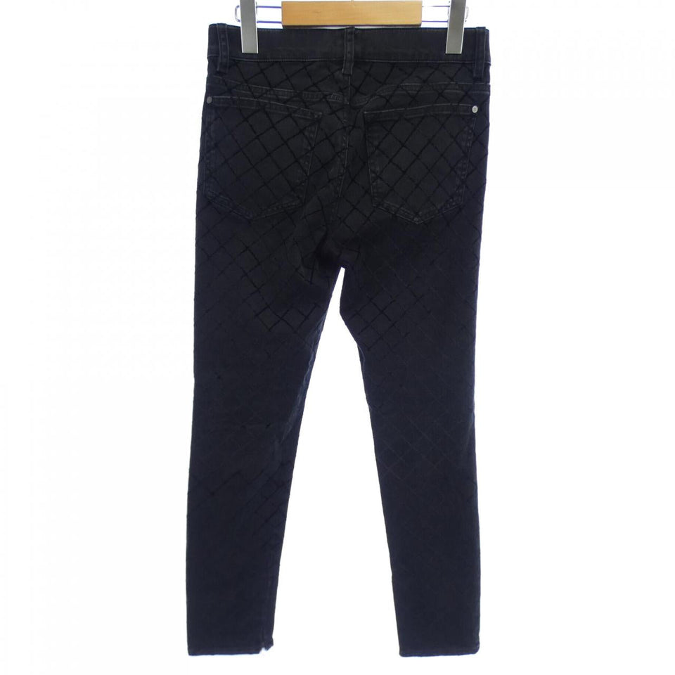 Chanel P58418V44384 Jeans
