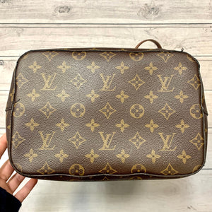 Handbag Luxury Designer By Louis Vuitton Size: Medium