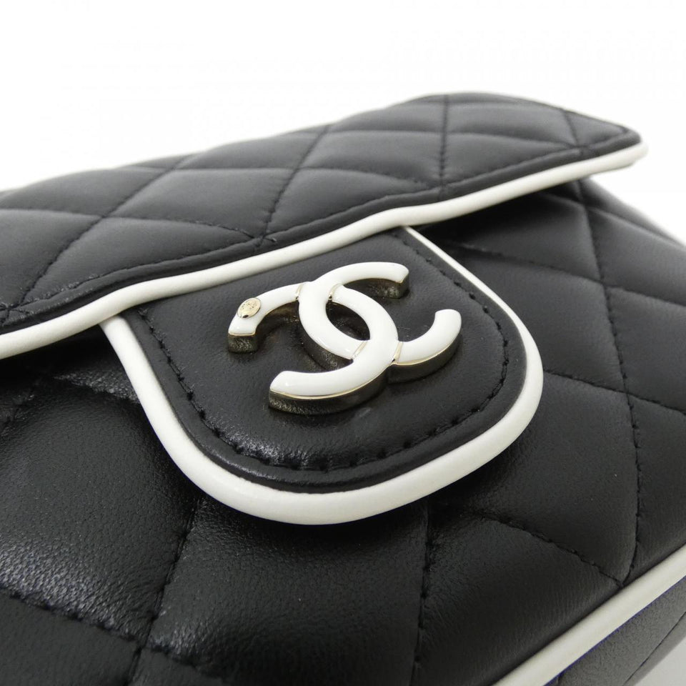 Chanel AP4516 Lambskin Chain Clutch