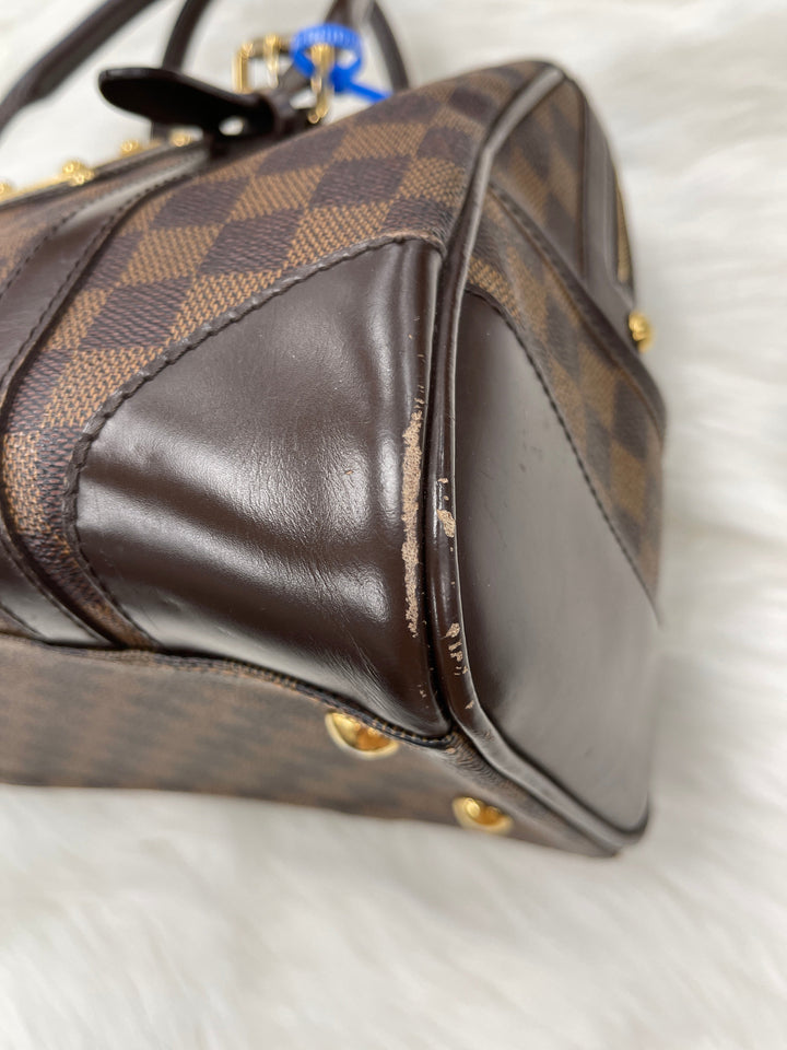 Handbag Luxury Designer By Louis Vuitton Size: Medium