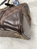Handbag Luxury Designer By Louis Vuitton Size: Medium