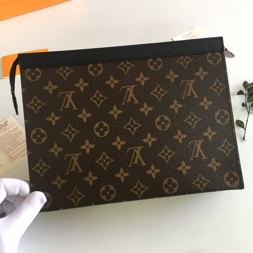 Louis Vuitton TOILETRY POUCH Clutch