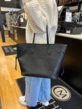 Handbag Luxury Designer By Louis Vuitton Size: Large