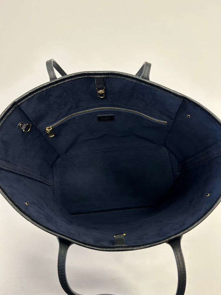 Handbag Luxury Designer By Louis Vuitton Size: Large