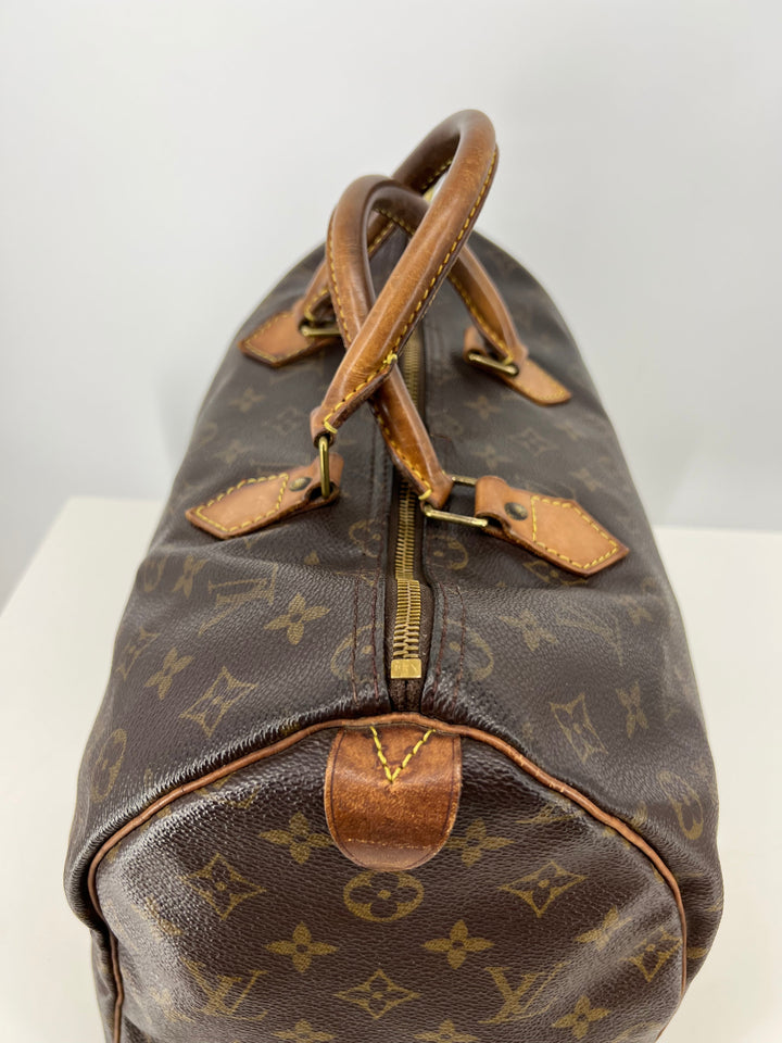 Handbag Luxury Designer By Louis Vuitton Size: Large