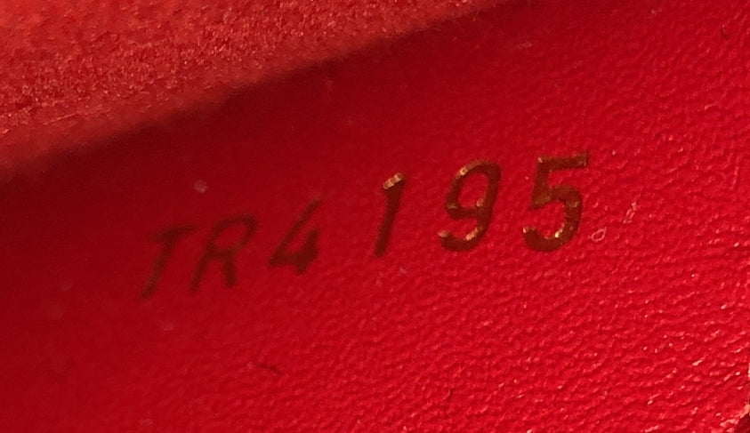 Louis Vuitton Chain Louise Clutch Leather MM