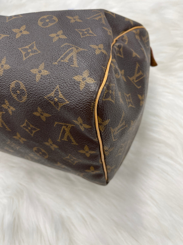 Handbag Luxury Designer By Louis Vuitton Size: Medium
