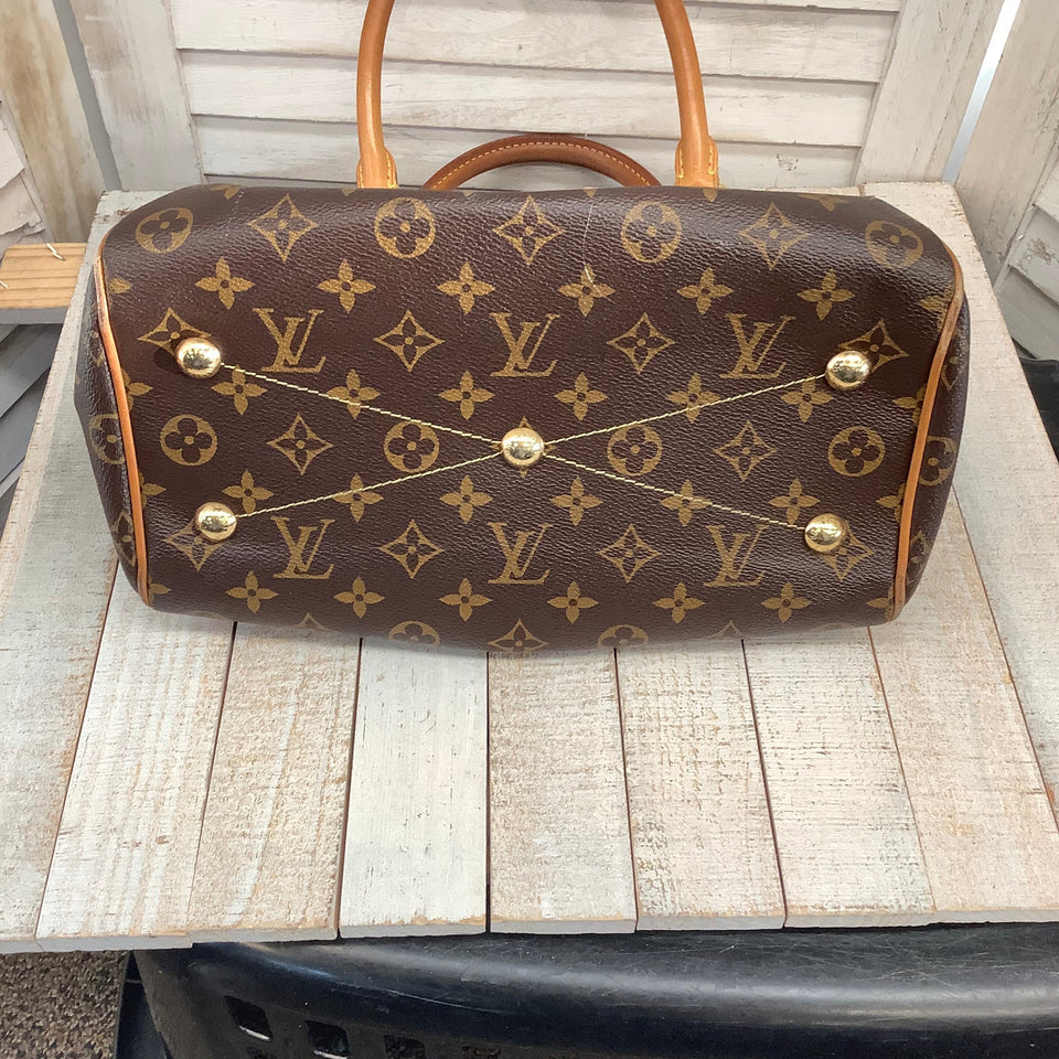 Handbag By Louis Vuitton Size: Medium
