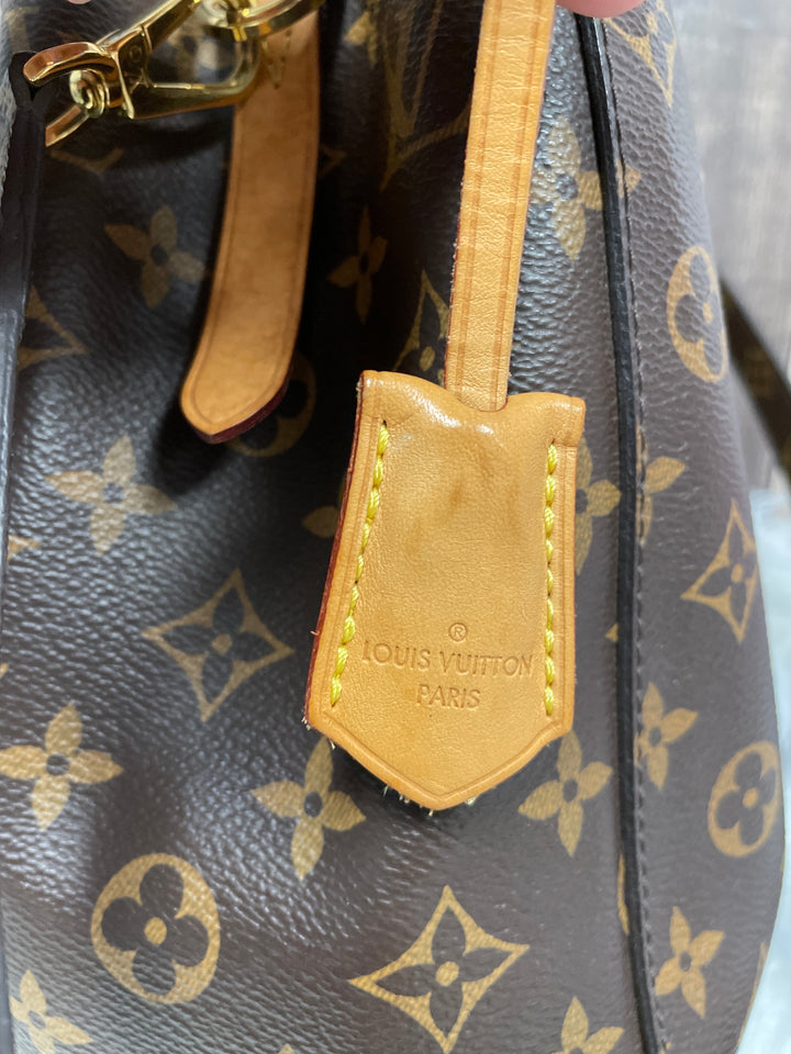 Handbag Luxury Designer By Louis Vuitton Size: Medium