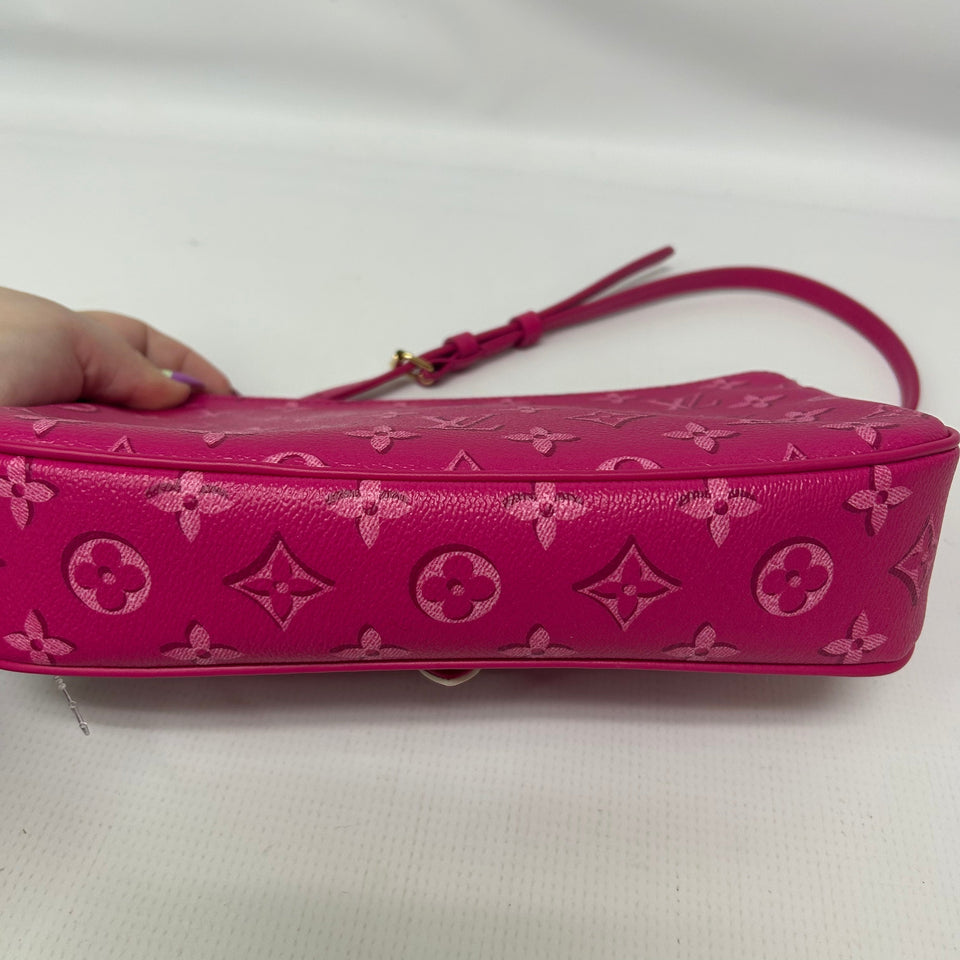 Handbag Luxury Designer By Louis Vuitton Size: Medium