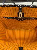 Handbag Designer By Louis Vuitton Size: Large