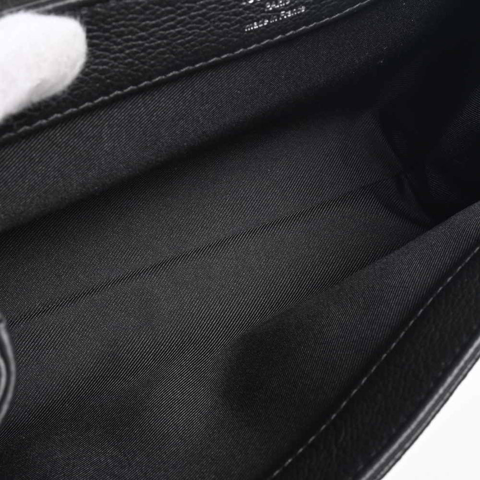 Louis Vuitton Leather LockMe Chain Shoulder Bag Noir Black
