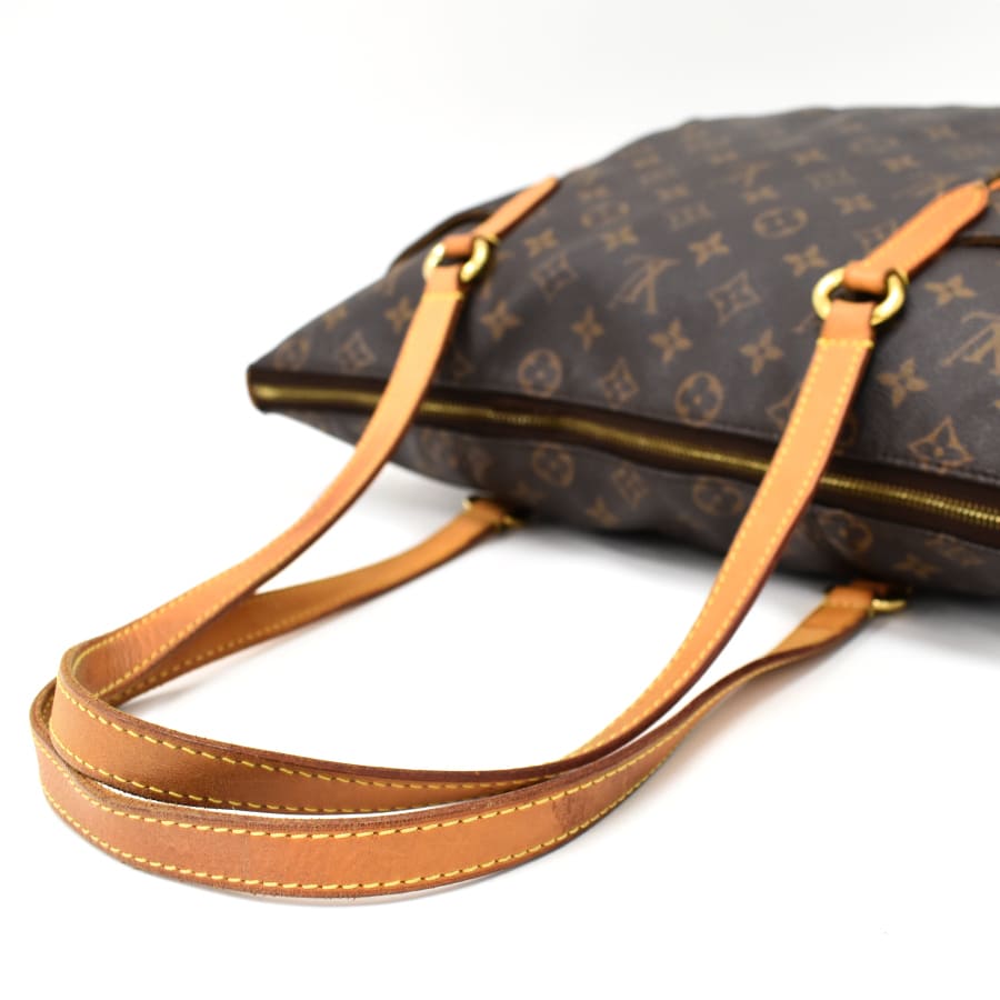 Louis Vuitton Totally MM  Monogram Canvas  Leather Shoulder Bag