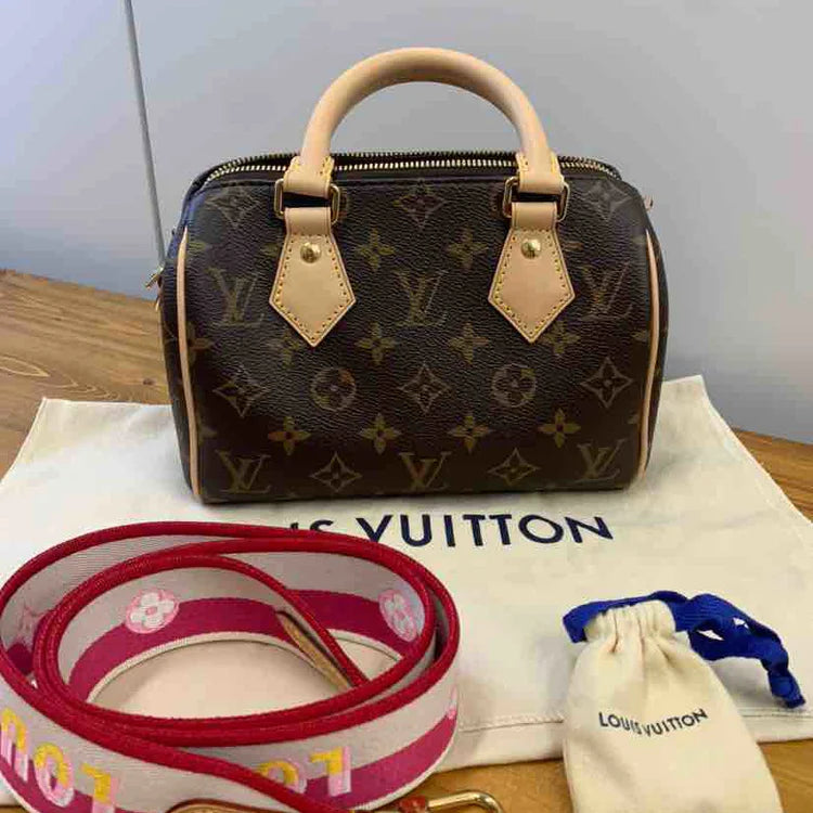Louis Vuitton Bandoulière 20 Handbag