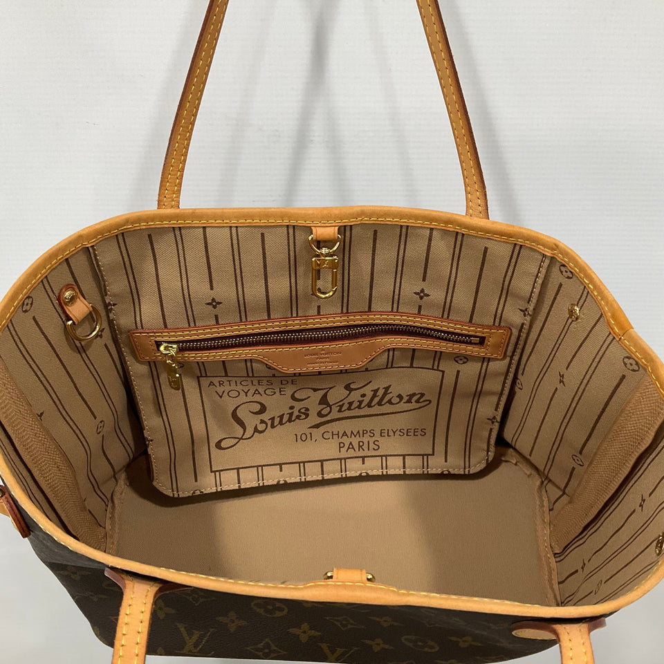 Handbag Luxury Designer By Louis Vuitton Size: Small