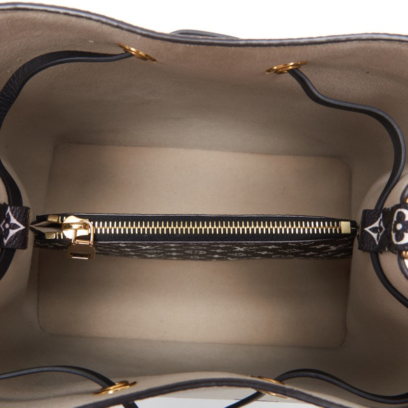 Louis Vuitton Monogram Jungle Neonoe Shoulder Bag