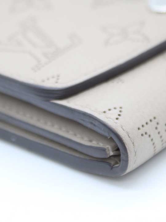 Louis Vuitton Portefoi Ilys Compact Mahina Monogram